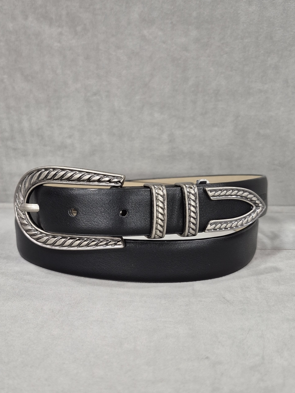 Vince Camuto Western belt women's large black etched silvertone buckle and tip